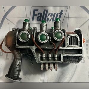 Fallout Plasma Pistol replica - Spirit of Halloween